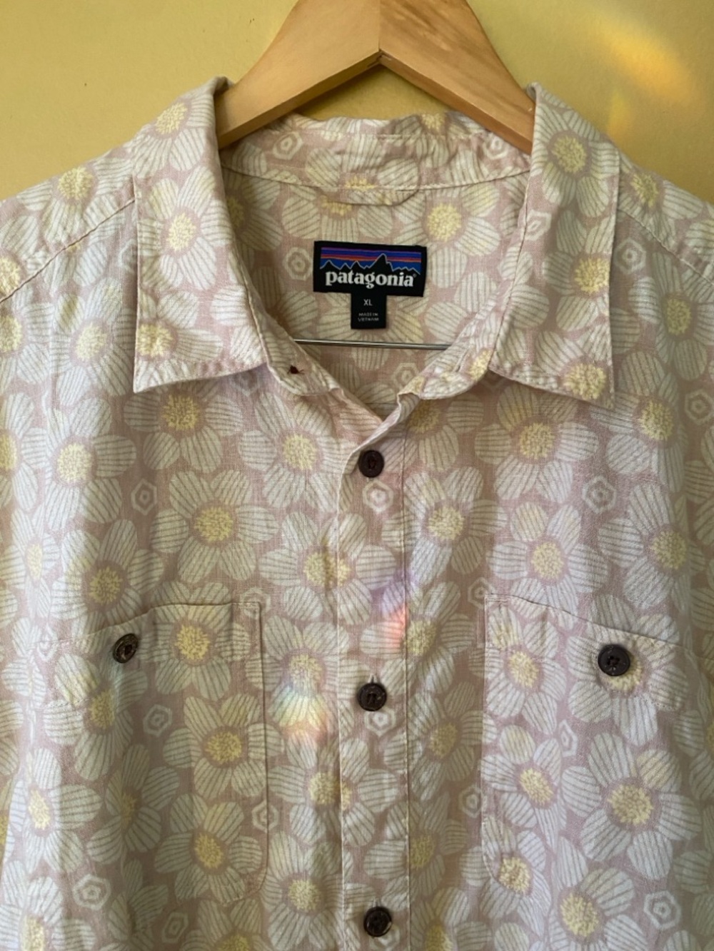 Patagonia Daisy-Print Button-Up Short Sleeve Men’s XL